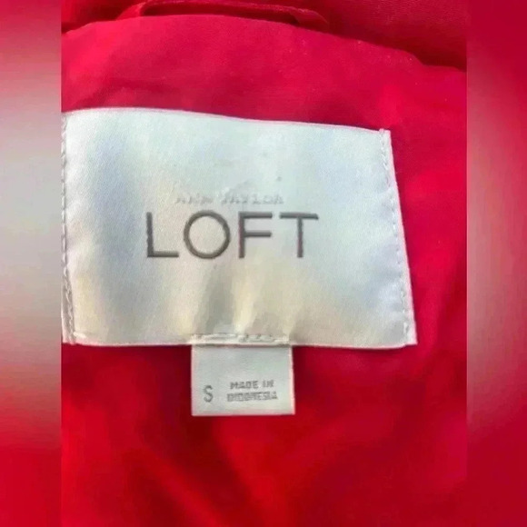 Loft women’s Red Puffer Vest, Size small front zipper beautiful strawberry red - Picture 9 of 10